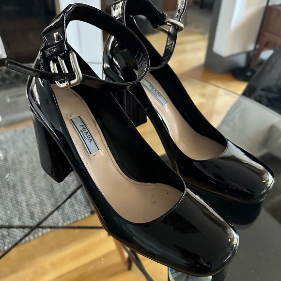 Vintage Prada Patent Leather Mary Jane Pumps - Picture 4 of 6